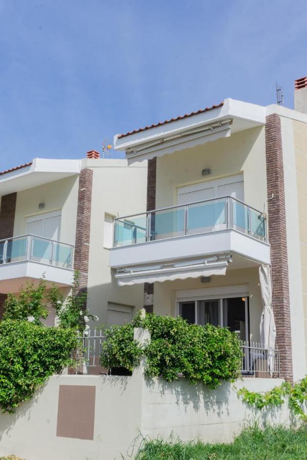 Luxurious Seaside Vacation Home Никити Екстериор снимка